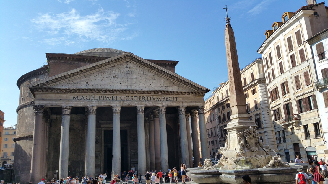 Pantheon in piazza della Rotonda